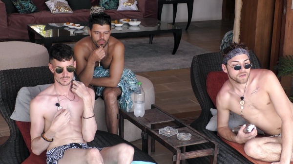 Kevin, Martin und Jan (v.l.) sind schockiert.