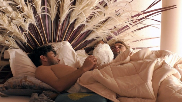 Philippe (l.) und Nik verbringen eine Nacht in der Charming Suite.