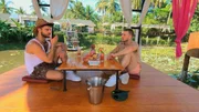 Martin (l.) und Sebastian genießen ihr Date.