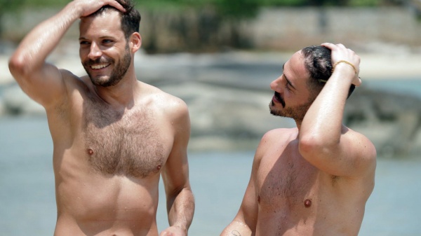 Jan Maik (l.) und Vladi genießen die Zeit am Meer.