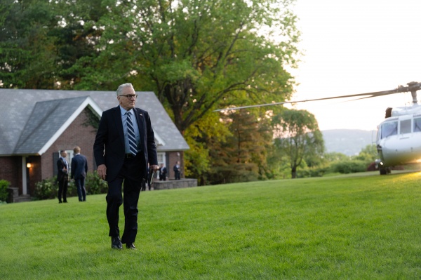 Ex-Präsident George Mullen (Robert de Niro) zieht los