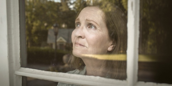 Sheila Mullen (Joan Allen) denkt an ihren Ehemann George
