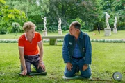 Eine Lüge beschäftigt Mika (l.)  und Viktor (Moritz Bleibtreu)