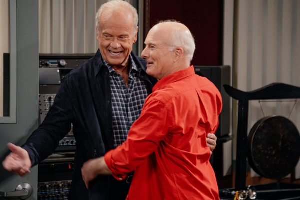 Frasier und Bulldog (Dan Butler) entdecken andere Seiten