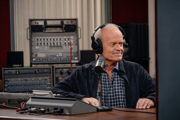 Frasier (Kelsey Grammer) denkt an alte Zeiten