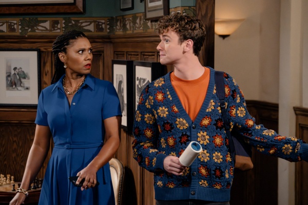 Olivia (Toks Olagundoye) und David finden zusammen