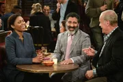 Frasier irritiert Prorektor Sharma (Parvesh Cheena, M.)