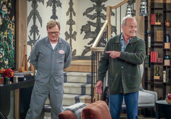 Klempner Roland (Andy Daly, l.) soll Frasiers Problem lösen