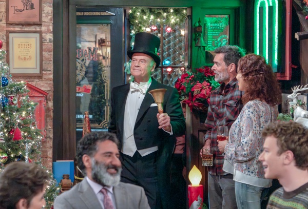 Frasier (Kelsey Grammer) lädt lautstark zur Weihnachtsfeier