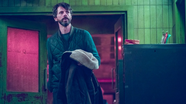 Carl (Matthew Goode) geht auf eine besondere Dienstreise