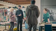 Chloe (Kim Allen), Carl (Matthew Goode), Akram (Alexej Manelov) und Paul (Alec Newman) starten durch