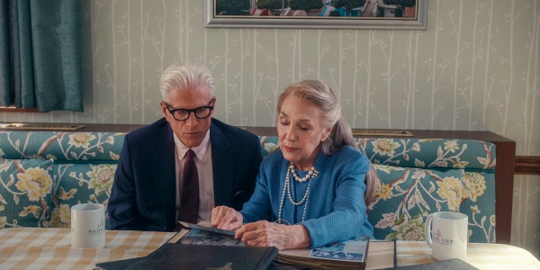 Charles (Ted Danson) trifft Helen (Jody Jaress)