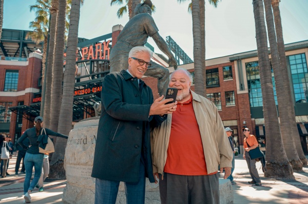 Charles und Calbert (Stephen McKinley Henderson) bummeln