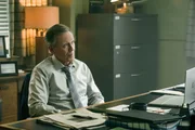 Gefängnisdirektor Warden Mackenzie (Peter Outerbridge) denkt nach Gefängnisdirektor Warden Mackenzie (Peter Outerbridge) denkt nach