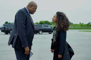 Agent Max William (Chi McBride) arbeitet mit seiner Tochter Sarah Greer (Logan Browning) zusammen Agent Max William (Chi McBride) arbeitet mit seiner Tochter Sarah Greer (Logan Browning) zusammen