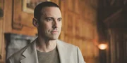 Hayden Payne (Milo Ventimiglia) grübelt über die seltsamen Ereignisse Hayden Payne (Milo Ventimiglia) grübelt über die seltsamen Ereignisse