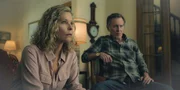 Sophie Burroughs (Kate Vernon) und Warden Mackenzie (Peter Outerbridge) sorgen sich Sophie Burroughs (Kate Vernon) und Warden Mackenzie (Peter Outerbridge) sorgen sich