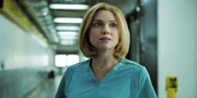 Cheryl Dreason (Erin Richards) beherrscht ihren Job als Kinderchirurgin Cheryl Dreason (Erin Richards) beherrscht ihren Job als Kinderchirurgin