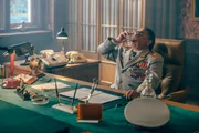 Leonid Breschnew (Kęstutis Stasys Jakštas) schluckt viel