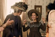 Mary (Skywalker Hughes) und Laura (Alice Halsey, r.) machen Spa&szlig;