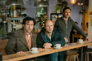 Der Anblick verblüfft (v.l.) Cem (Serkan Kaya), Andi (Moritz Führmann) und Ulf (Tom Beck)