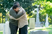 Reverend Peters (Ernie Hudson) versteht Jonahs (Marcus Scribner, r.) Wut und Schmerz