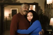 Lena (Sonequa Martin-Green) vertraut Reverend Edwin Peters (Ernie Hudson)