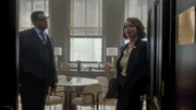 Richter Elijah Robinson (Harry Lennix) zwingt Mae (Gloria Reuben) zu einer Entscheidung