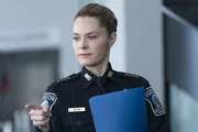 Sarah Silver (Maggie Lawson) greift im Revier durch