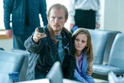 Greg McKean (Jefferson White) will seine Tochter Sofie (Lina Spark) mit aller Gewalt retten