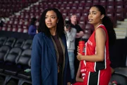 Was lenkt Lena (Sonequa Martin-Green) und Soraya King (Arista Arhin, r.) blo&szlig; ab?