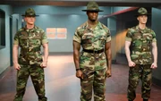 Gleich legen (v.l.) Sgt. Howitt (Nicholas Logan), Sgt. McKinnon (Cedrick Cooper) und Sgt. Sullivan (Max Parker) los