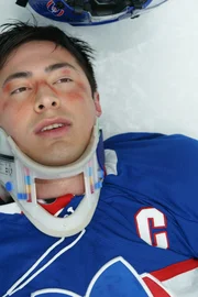 Shane Hollander (Hudson Williams) muss einiges einstecken