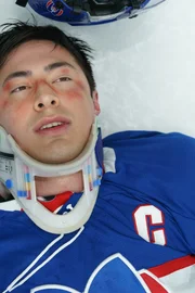 Shane Hollander (Hudson Williams) muss einiges einstecken