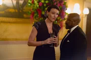 Stabschef Adamako (Lucian Msamati) berät Premierministerin Dalton (Suranne Jones)