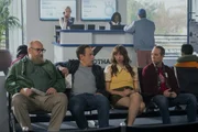 Wohin fliegen (v.r.) Stuart (Kevin Sussman), Denise (Lauren Lapkus), Barry (John Ross Bowie) und Bert (Brian Posehn)? Wohin fliegen (v.r.) Stuart (Kevin Sussman), Denise (Lauren Lapkus), Barry (John Ross Bowie) und Bert (Brian Posehn)?