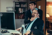 MUERTOS SL. Carlos Areces as Damaso, Roque Ruiz as Morales
in episode 21 of MUERTOS SL. Cr. Manuel Fiestas/Netflix © 2025