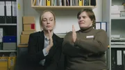 Ronja Keller (Friederike Kempter) hat Gisela (Petra Hartung, r.) überzeugt Ronja Keller (Friederike Kempter) hat Gisela (Petra Hartung, r.) überzeugt
