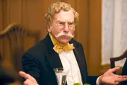 1884 redet sich ein Gast (Larry David) um Kopf und Kragen 1884 redet sich ein Gast (Larry David) um Kopf und Kragen