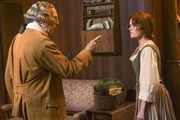 Im Unabhängigkeitskrieg streitet ein Ehepaar (Larry David und Isla Fisher) etwa über Butter