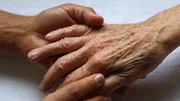 Abenteuer Diagnose: quälende Enge / Spezial: Multiple Sklerose: wie moderne Medizin helfen kann / Thema der Woche: Osteoporose: Stärkung für die Knochen