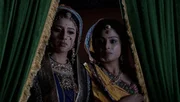 Ep 60
Bild:
Jodha Bai (Paridhi Sharma, li)
Moti Bai (Ankita Chaudhry, re)