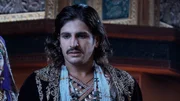 Jalal Akbar (Rajat Tokas, li)