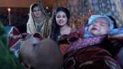 Jodha Bai (Paridhi Sharma, re), Hamida Bano Begum (Chhaya Phadkar, li)