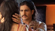 Kaiser Jalal Akbar (Rajat Tokas, re)
Königin Jodha Bai (Paridhi Sharma, li)