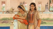 Kaiser Jalal Akbar (Rajat Tokas, re)
Königin Jodha Bai (Paridhi Sharma, li)
