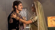Jalal Akbar (Rajat Tokas, li)
Jodha Bai (Paridhi Sharma, re)
