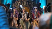 Jalal Akbar (Rajat Tokas, Mitte)
Jodha Bai (Paridhi Sharma, re)
Ruqaiya Sultan Begum (Lavina Tandon, li)