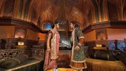 Jalal Akbar (Rajat Tokas, re)
Jodha Bai (Paridhi Sharma, li)