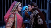 Jalal Akbar (Rajat Tokas, re)
Jodha Bai (Paridhi Sharma, li)